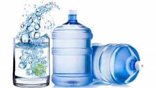 Uống nước khoáng có tốt không? Lợi ích bất ngờ từ nước khoáng